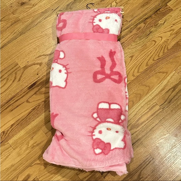 COPY - BNWT VIRAL HELLO KITTY BOW BLANKET FAUX RABBIT FUR COQUETTE - Picture 3 of 3